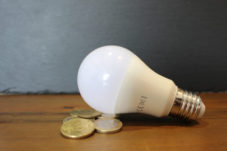 Empresas pagam mais do que o necessário na conta de energia