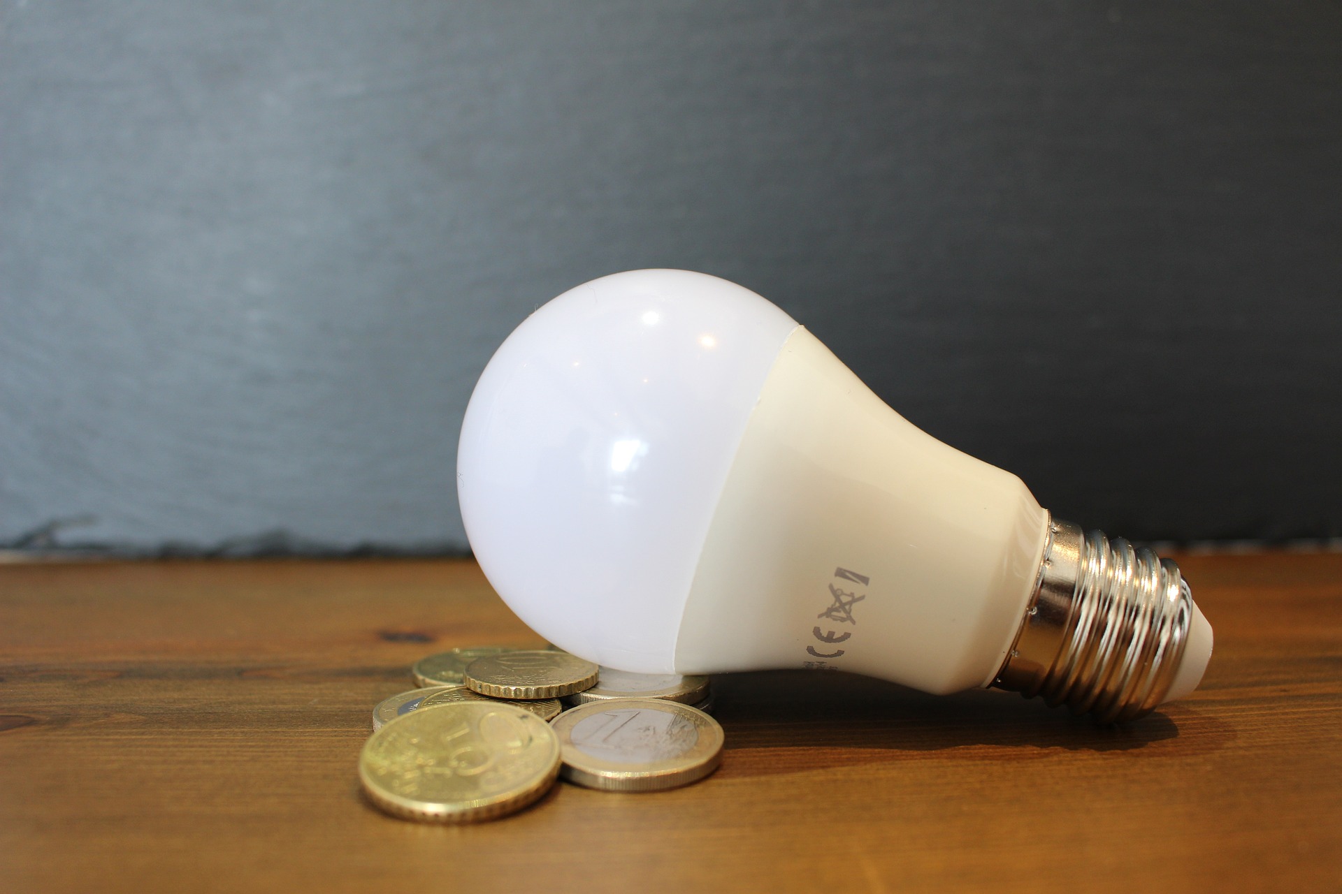 Empresas pagam mais do que o necessário na conta de energia
