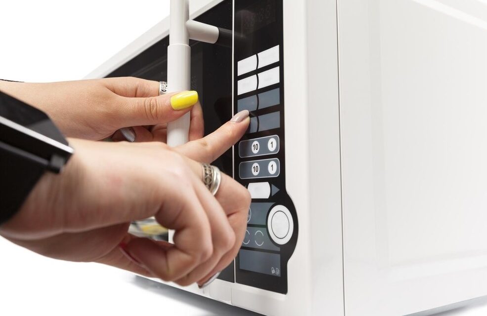 Quanto um microondas gasta por mês?