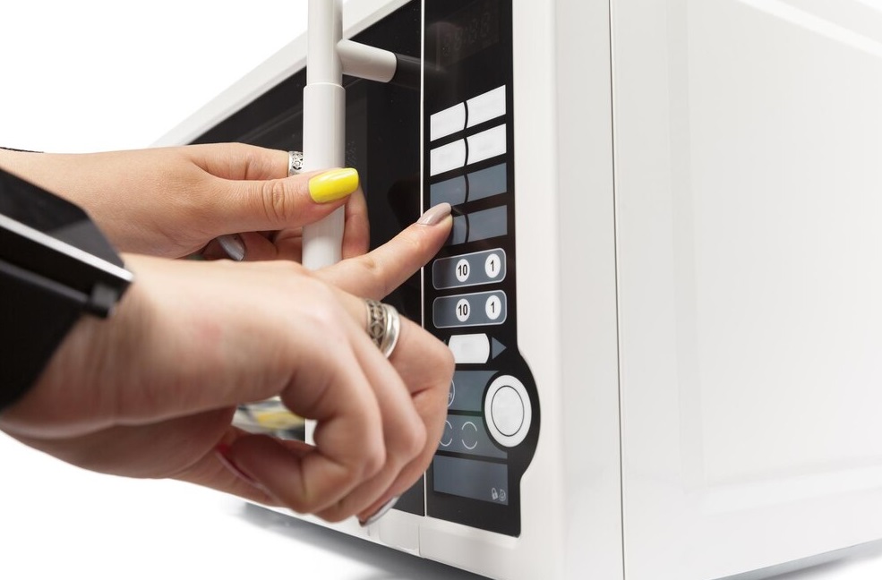 Quanto um microondas gasta por mês?