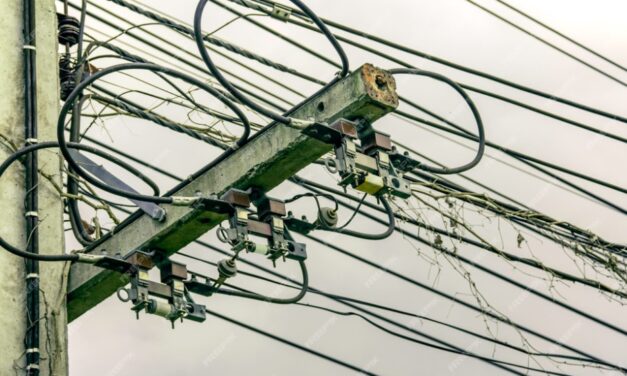 Como funciona a rede elétrica trifásica e para que ela serve?