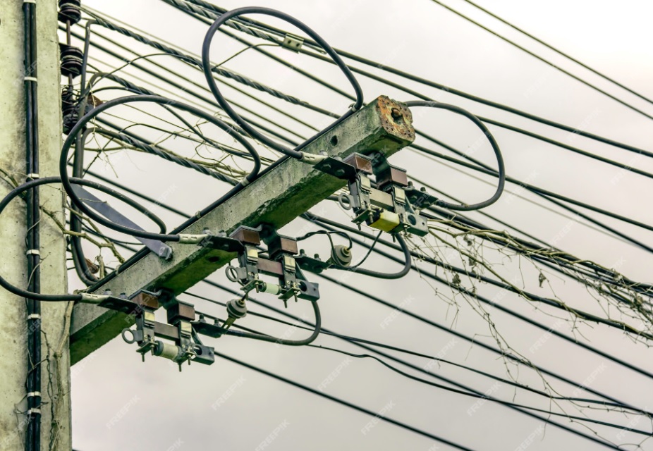 Como funciona a rede elétrica trifásica e para que ela serve?